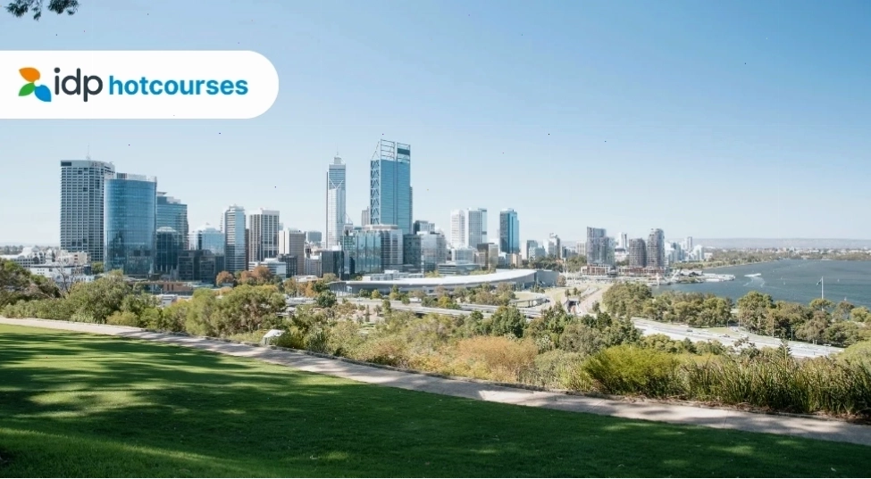 Toàn cảnh thành phố Perth, Tây Úc với dòng sông Swan chảy qua