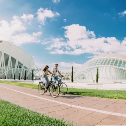 Toàn cảnh thành phố Valencia, Tây Ban Nha với sự pha trộn giữa kiến trúc cổ điển và hiện đại