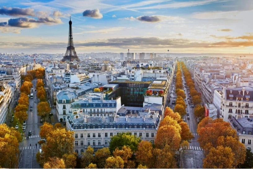 Toàn cảnh Tháp Eiffel về đêm