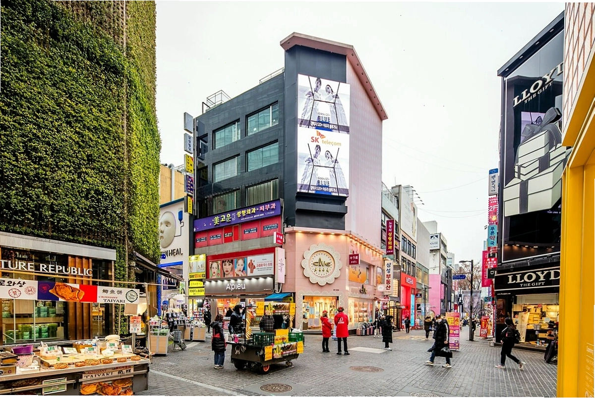 Toàn cảnh Tháp Namsan Seoul lung linh về đêm với vô số ánh đèn