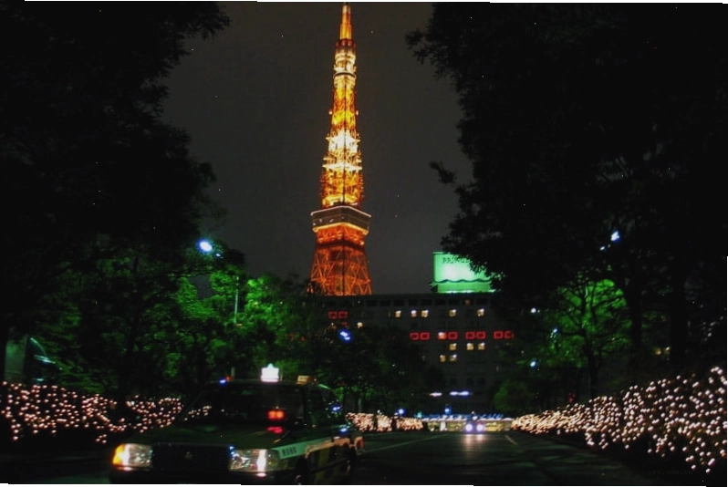Toàn cảnh Tháp Tokyo Tower khi về đêm được chiếu sáng rực rỡ