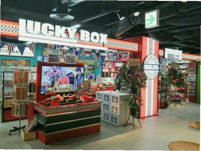 Toàn cảnh Tháp Tokyo với màu sắc đỏ trắng đặc trưng
