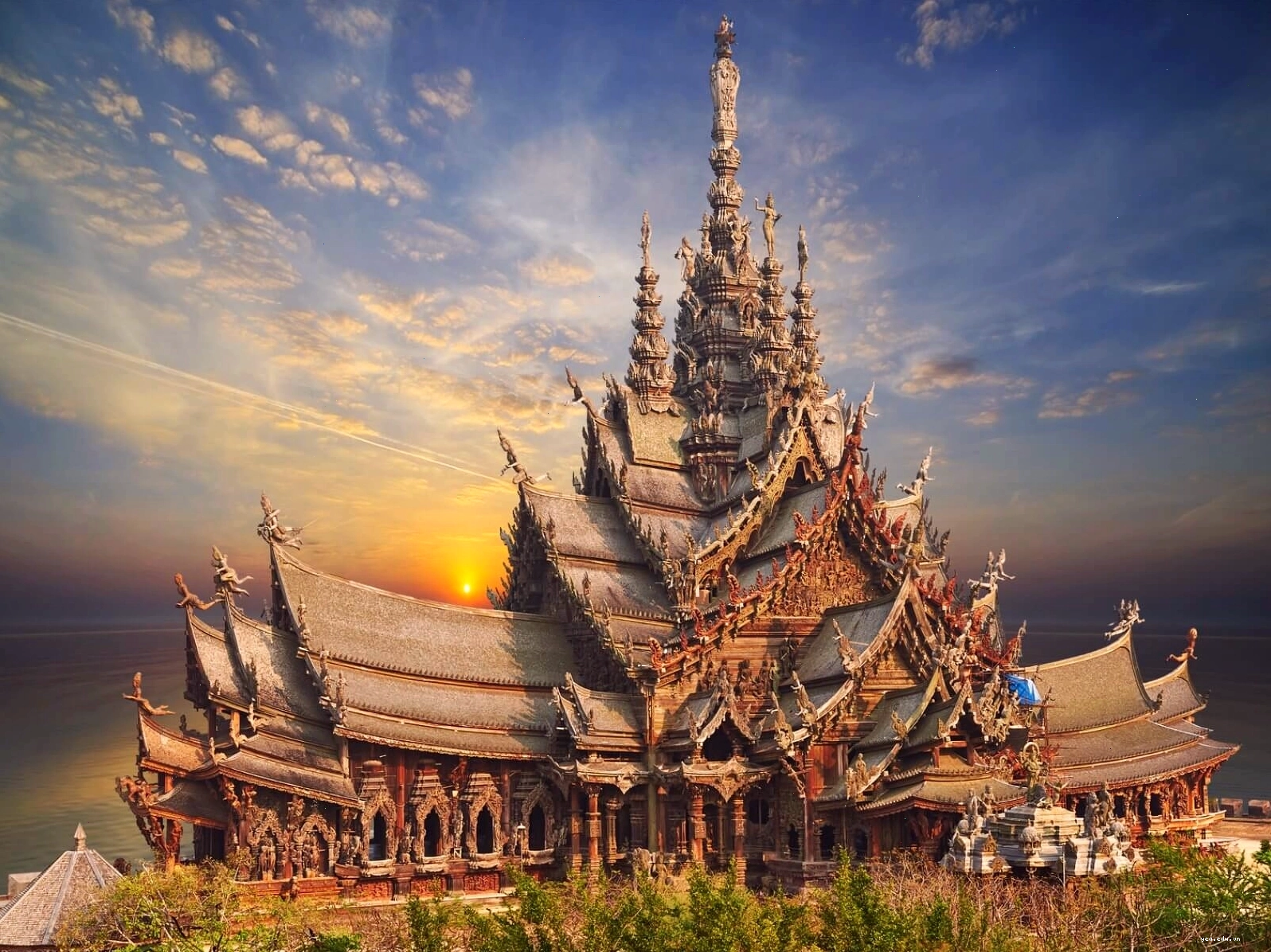 Toàn cảnh The Sanctuary Of Truth Pattaya - Lâu đài gỗ độc đáo nhìn ra biển