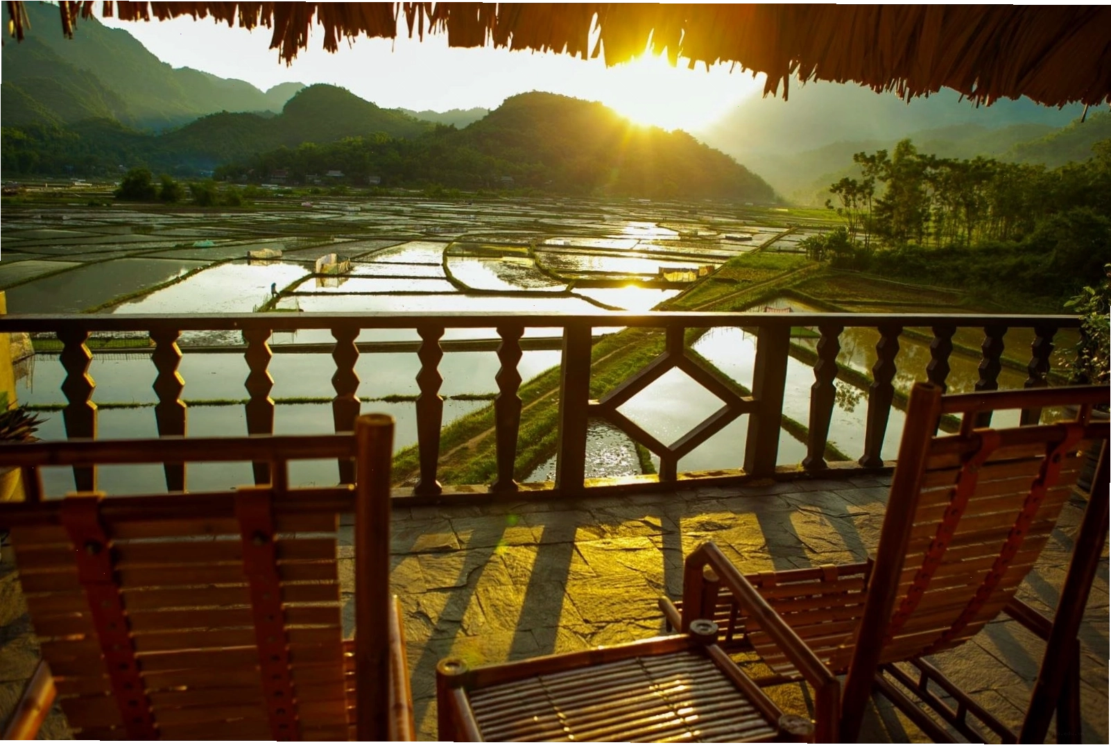 Toàn cảnh thung lũng Mai Châu