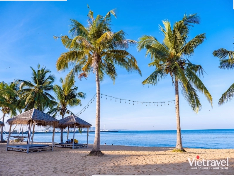 Toàn cảnh Vịnh Phang Nga với những đảo đá vôi kỳ vĩ