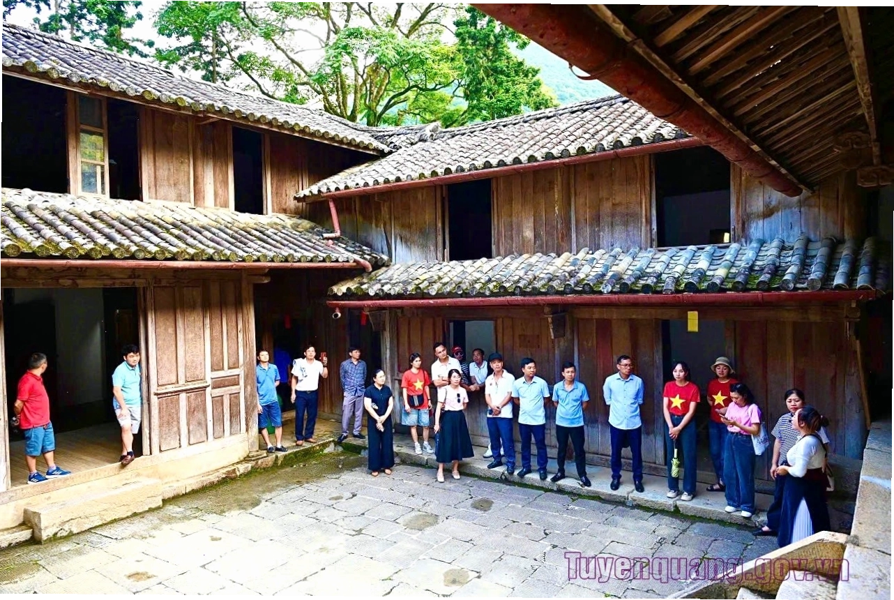 Tổng quan Dinh thự họ Vương Hà Giang nhìn từ xa
