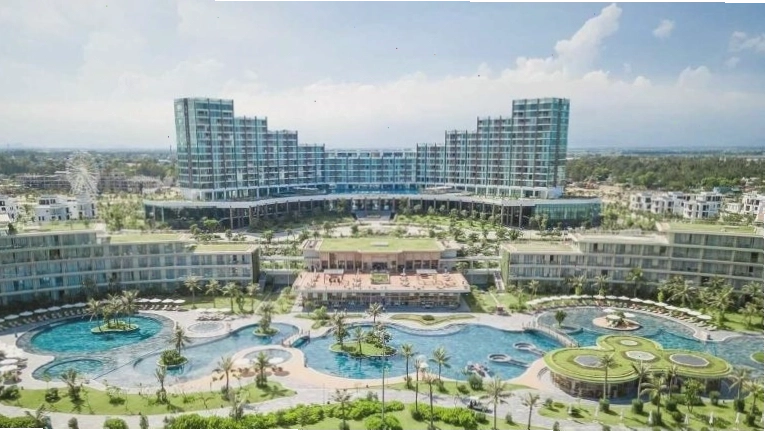 Tổng quan quần thể FLC Sầm Sơn với kiến trúc hiện đại ven biển