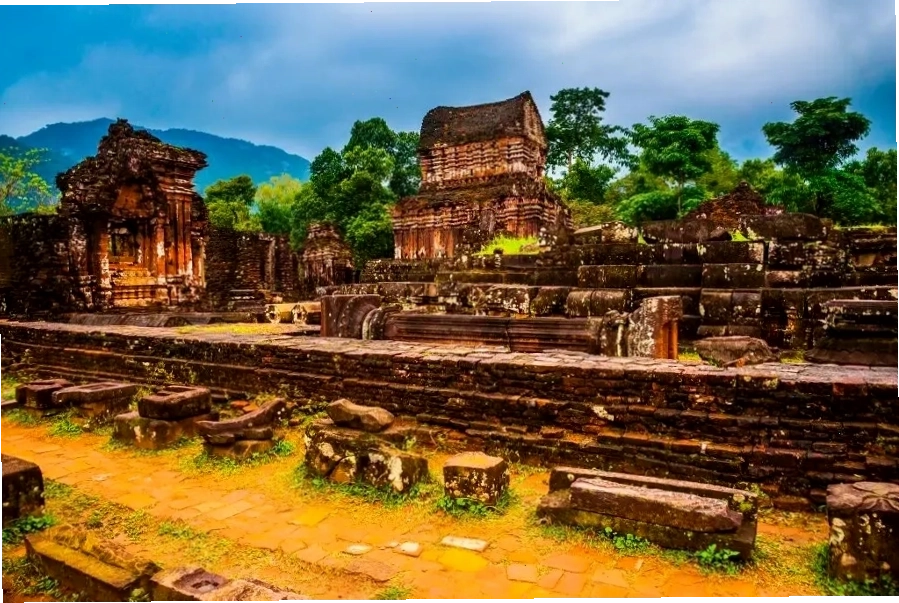 Tổng quan Thánh Địa Mỹ Sơn với các đền tháp cổ kính