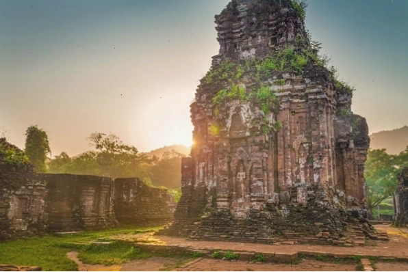 Tổng quan Thánh địa Mỹ Sơn với kiến trúc đền tháp cổ kính