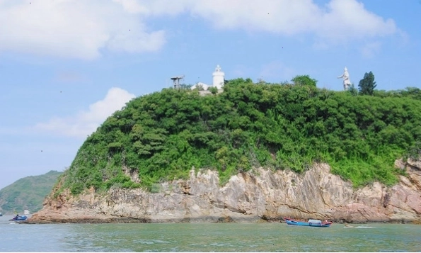 Tổng quan về ngọn hải đăng Cù Lao Xanh nhìn từ xa