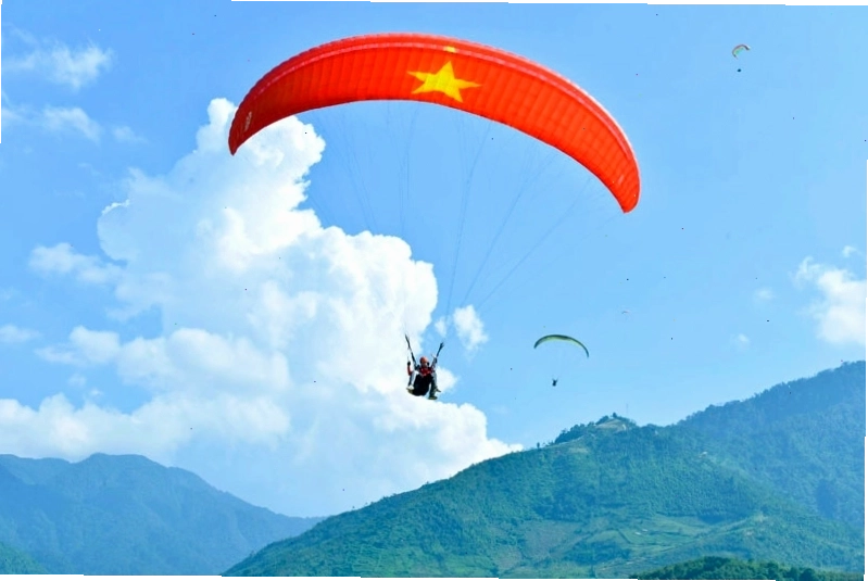Trải nghiệm bay dù lượn ngắm ruộng bậc thang ở Mù Cang Chải