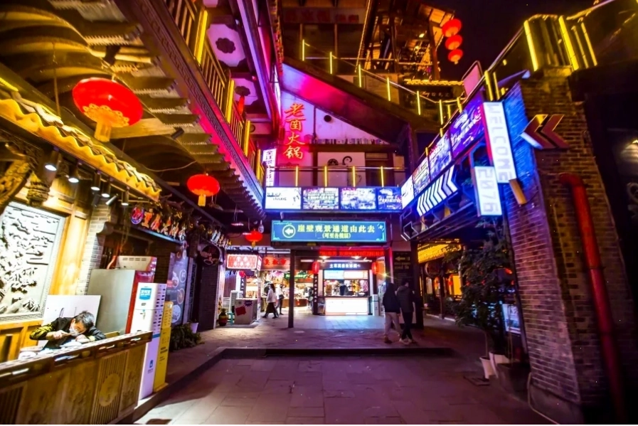 Trải nghiệm các quán bar đêm sôi động tại Trùng Khánh