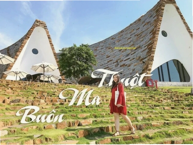 Trải nghiệm cưỡi voi trên Hồ Lắk trong tour Buôn Ma Thuột 3 ngày 2 đêm