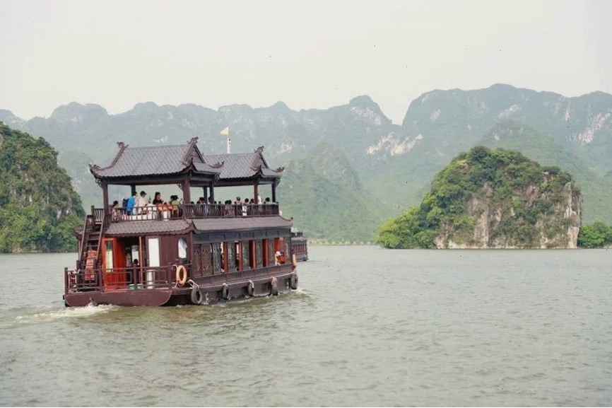 Trải nghiệm đi thuyền trên hồ Tam Chúc