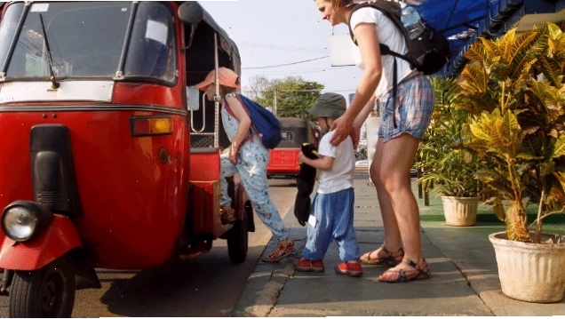 Trải nghiệm du lịch bằng xe tuk tuk tại Attapeu