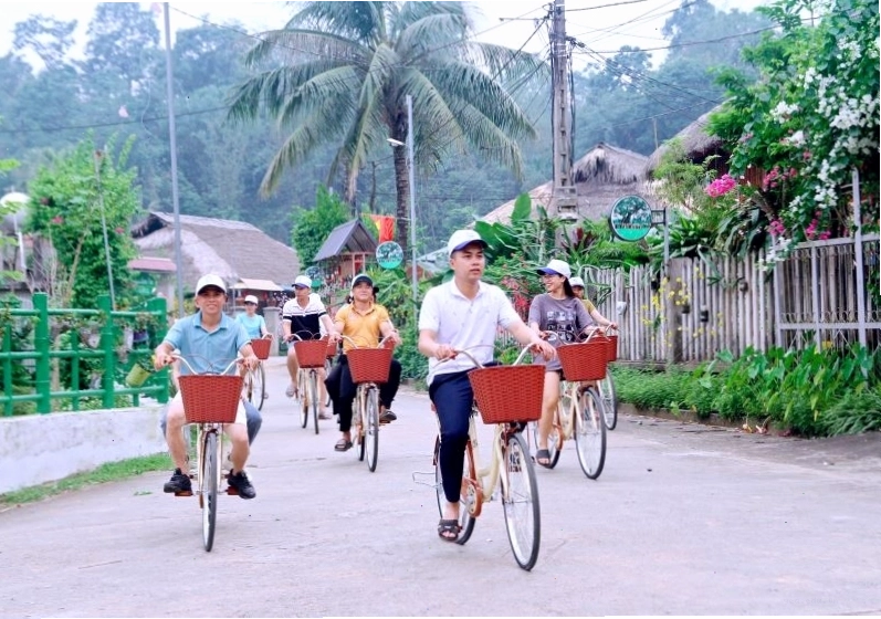 Trải nghiệm ngâm chân lá thuốc dân tộc