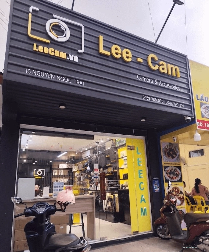 Trải nghiệm sản phẩm tại cửa hàng máy ảnh LeeCam