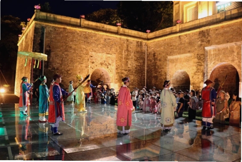 Trải nghiệm tour khảo cổ tại Hoàng thành Thăng Long