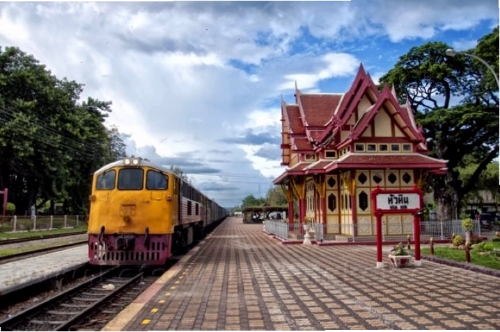 Trạm ga tàu Hua Hin cổ kính với kiến trúc độc đáo