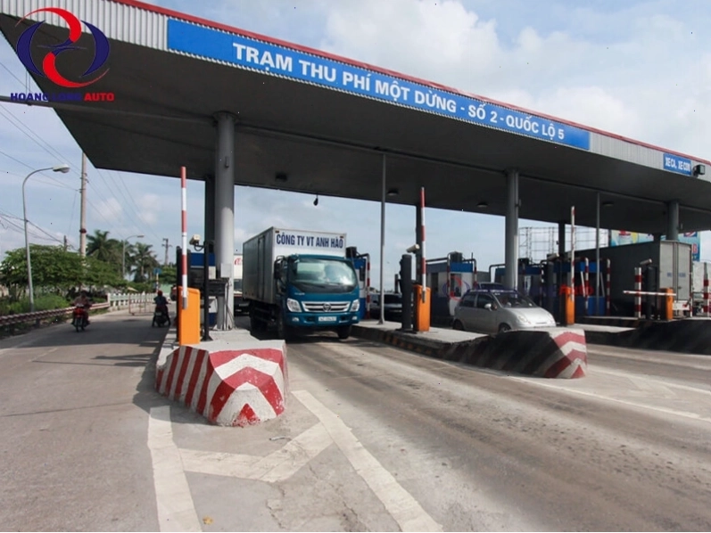 Trạm thu phí thủ công một dừng (MTC) với nhiều làn xe đang hoạt động