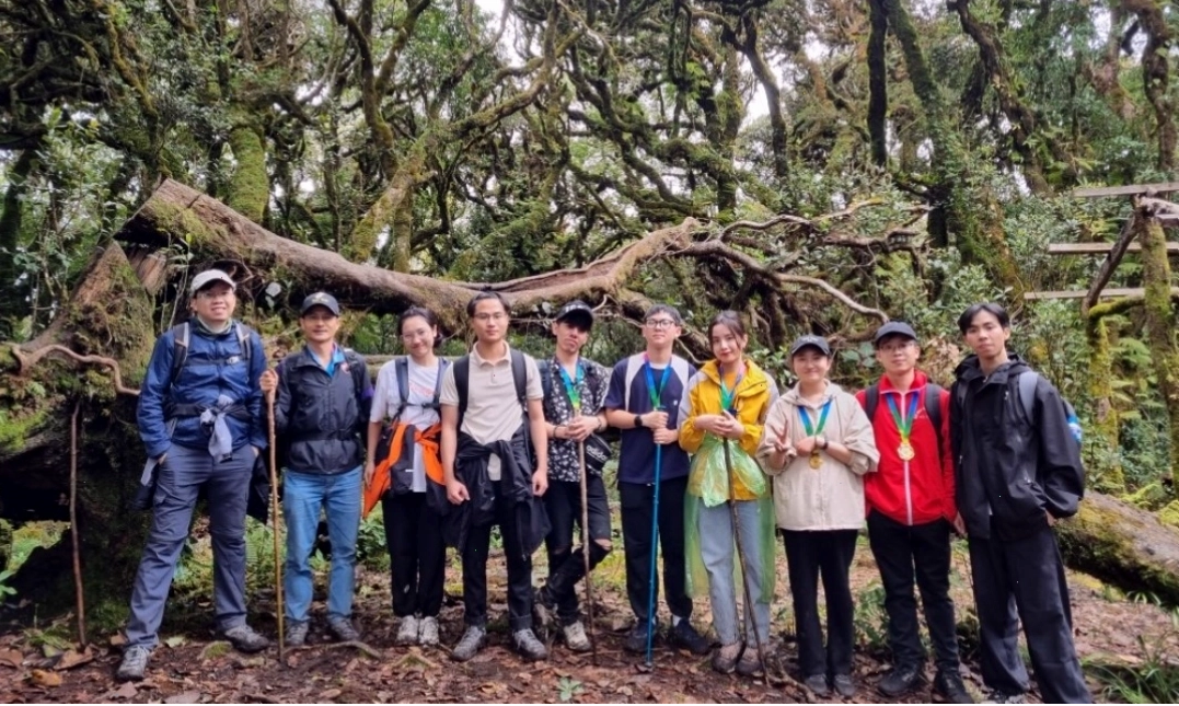 Trang phục và vật dụng cần thiết cho chuyến trekking Tà Xùa