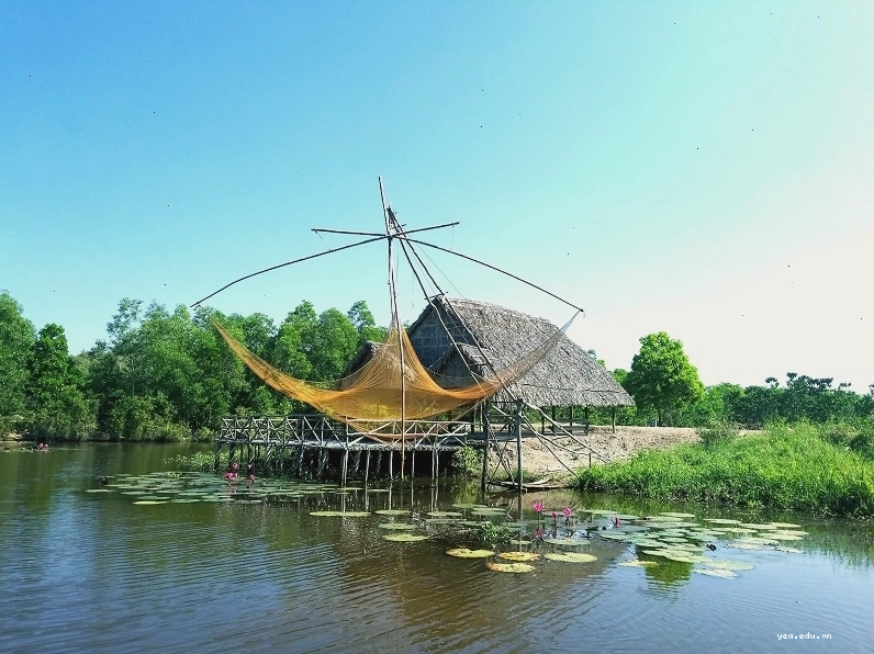 Tranh vẽ tái hiện vẻ đẹp Làng nổi Tân Lập