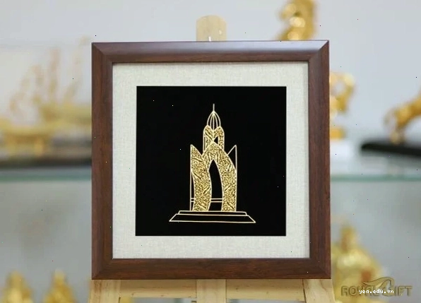 Tranh vẽ tháp trầm hương mạ vàng tinh xảo