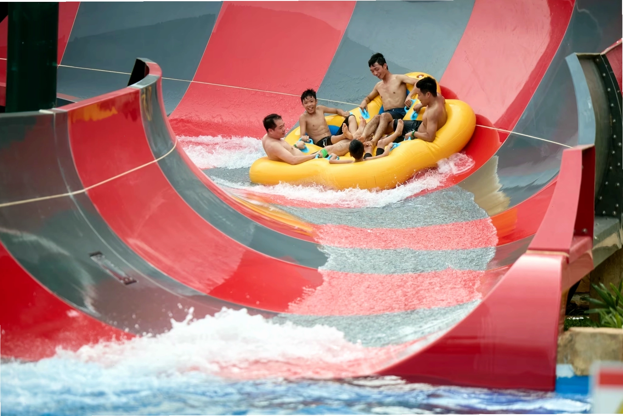 Trò chơi cảm giác mạnh Mãng Xà Cuồng Nộ tại Sun World Sầm Sơn