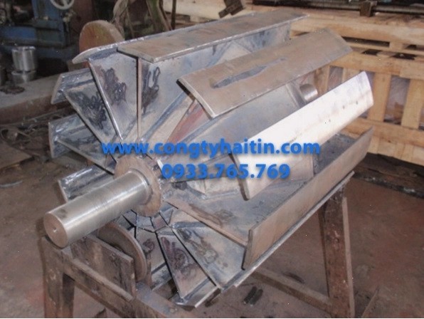 Trục rulo inox với bề mặt sáng bóng, đảm bảo độ bền và chống gỉ sét