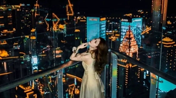 Trùng Khánh Sân thượng 131 tầng cao Thế Mậu với tầm nhìn tuyệt đẹp