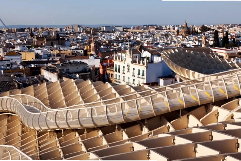 Từ Metropol Parasol có thể ngắm nhìn toàn cảnh thành phố Seville xinh đẹp