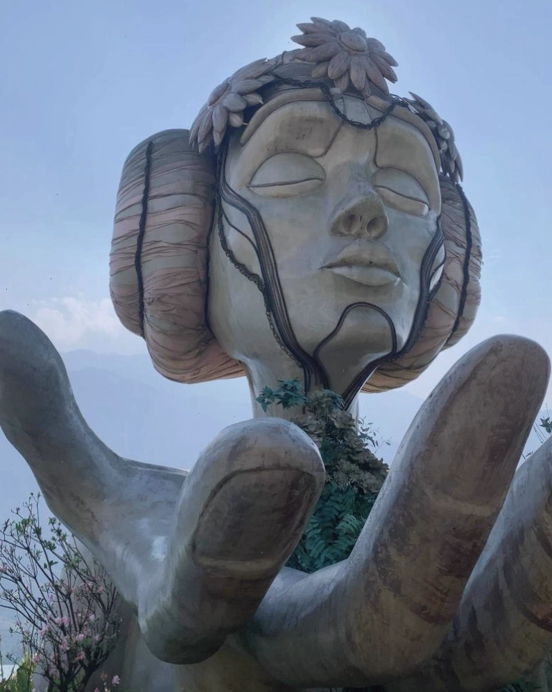 Tượng cô gái Moana khổng lồ tại Moana Sapa