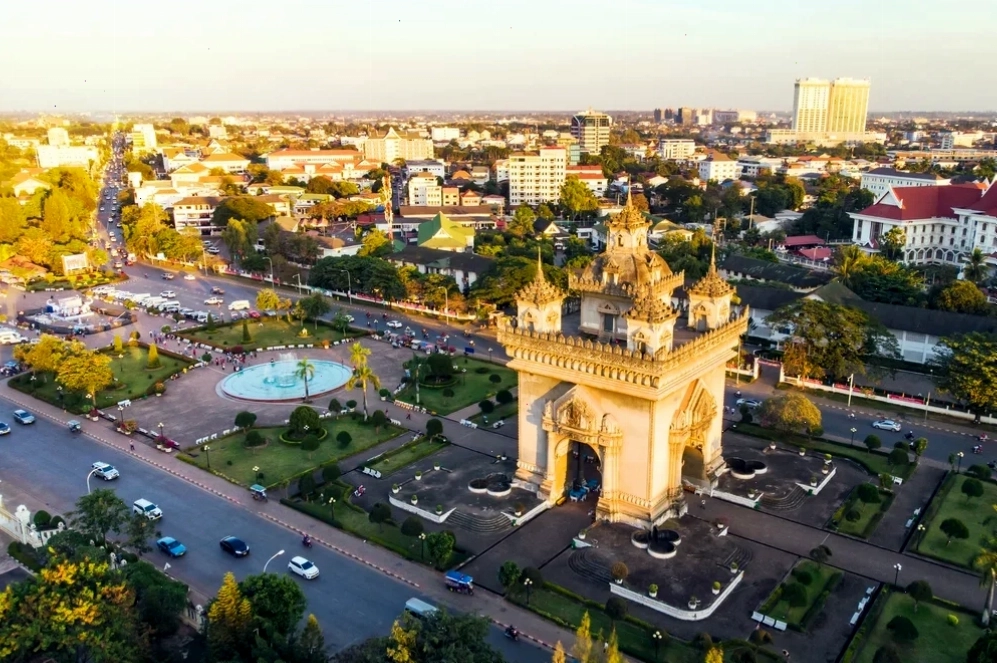 Tượng đài chiến thắng Pattuxay tại Viêng Chăn