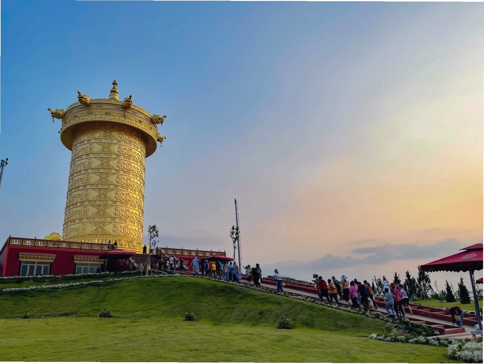 Tượng Đức Phật Di Lặc bằng đồng tại Samten Hills Dalat