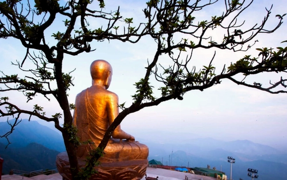 Tượng Phật Hoàng Trần Nhân Tông uy nghiêm trên đỉnh Tây Yên Tử