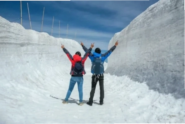Tuyến đường núi Tateyama Kurobe với Bức tường tuyết hùng vĩ