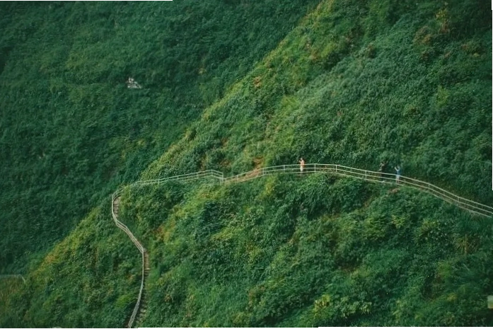 Vách đá trắng hùng vĩ của Hà Giang