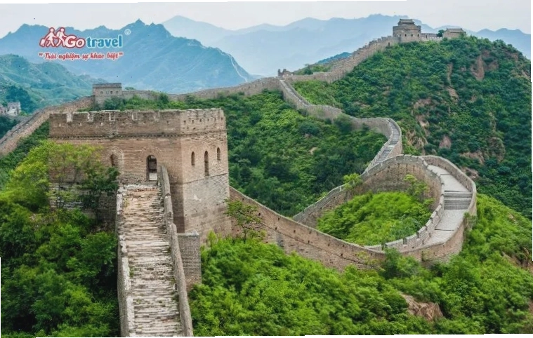 Vạn Lý Trường Thành vắt vẻo trên những dãy núi hùng vĩ