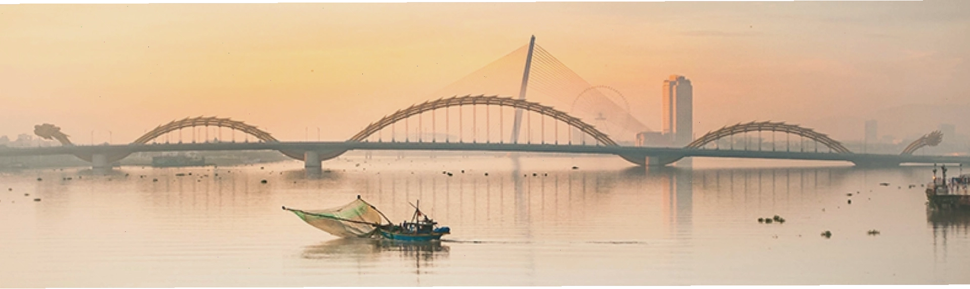 Vẻ đẹp độc đáo của cánh đồng quạt gió Ninh Thuận vào một ngày đẹp trời