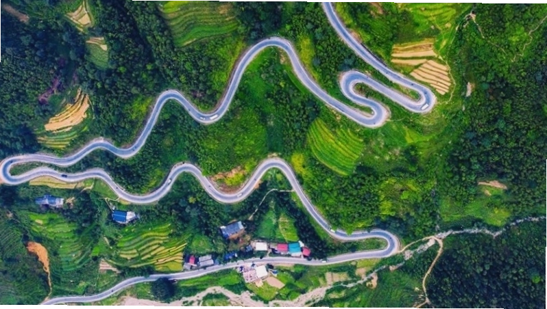 Vẻ đẹp hùng vĩ của Đèo Mã Pì Lèng nhìn từ trên cao