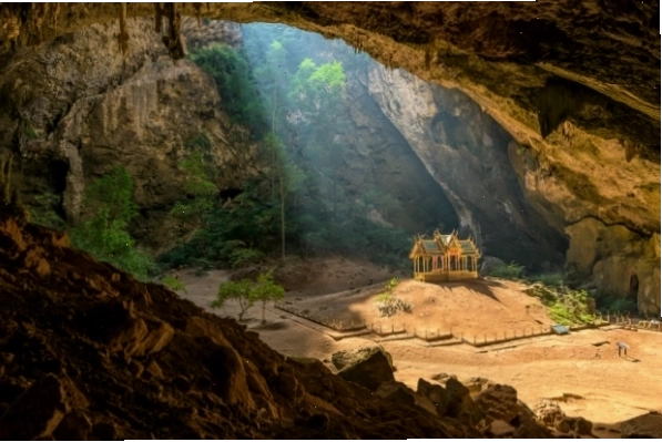 Vẻ đẹp hùng vĩ của Hang Phraya Nakhon, Thái Lan