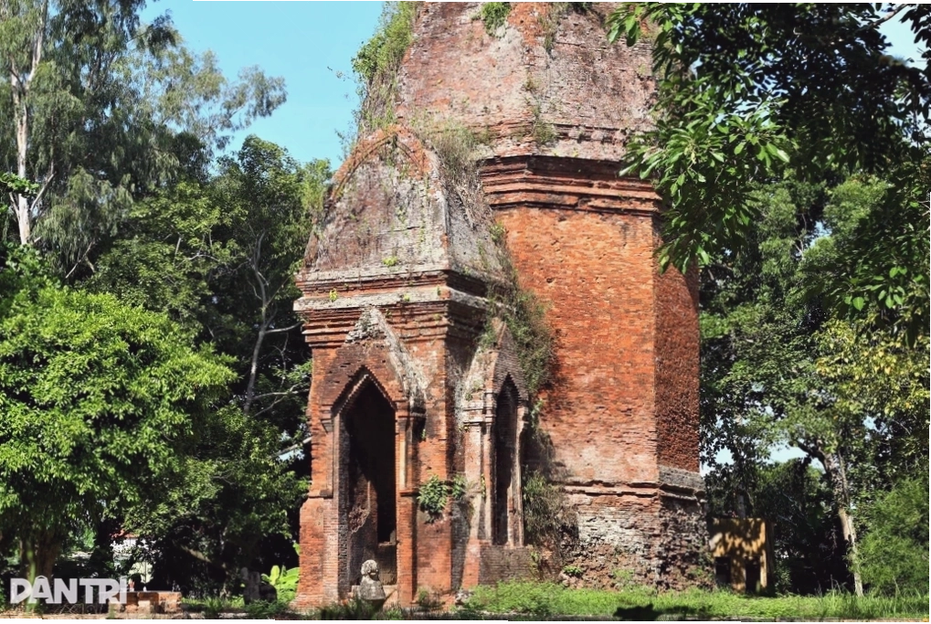 Vẻ đẹp huyền bí của tháp Chàm Quảng Nam về đêm