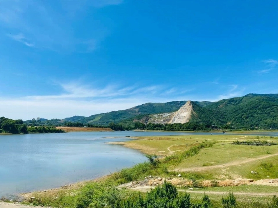 Vẻ đẹp mênh mông, xanh ngắt của Đập Đồng Chanh