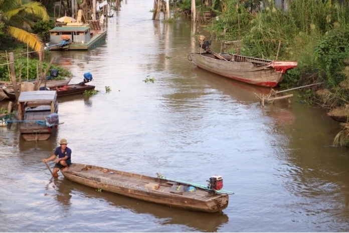 Vẻ đẹp mộc mạc của những con thuyền chở đầy trái cây