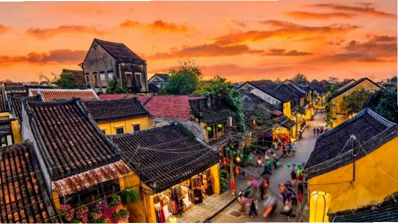 Vẻ đẹp thơ mộng của Phố cổ Hội An với những góc phố rực rỡ hoa giấy