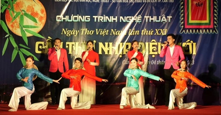 Về Miền Tây Ngây Thơ: Khám Phá Vẻ Đẹp Quê Hương Qua Thơ Ca