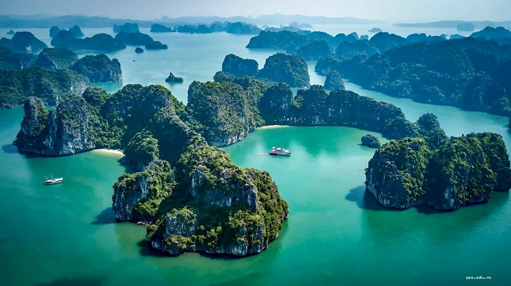 Vịnh Bái Tử Long với vẻ đẹp hoang sơ và những hòn đảo đá vôi kỳ vĩ