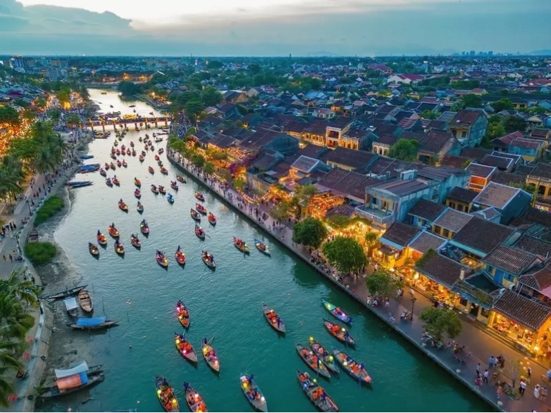 Vịnh Hạ Long Quảng Ninh với hàng ngàn đảo đá vôi trùng điệp