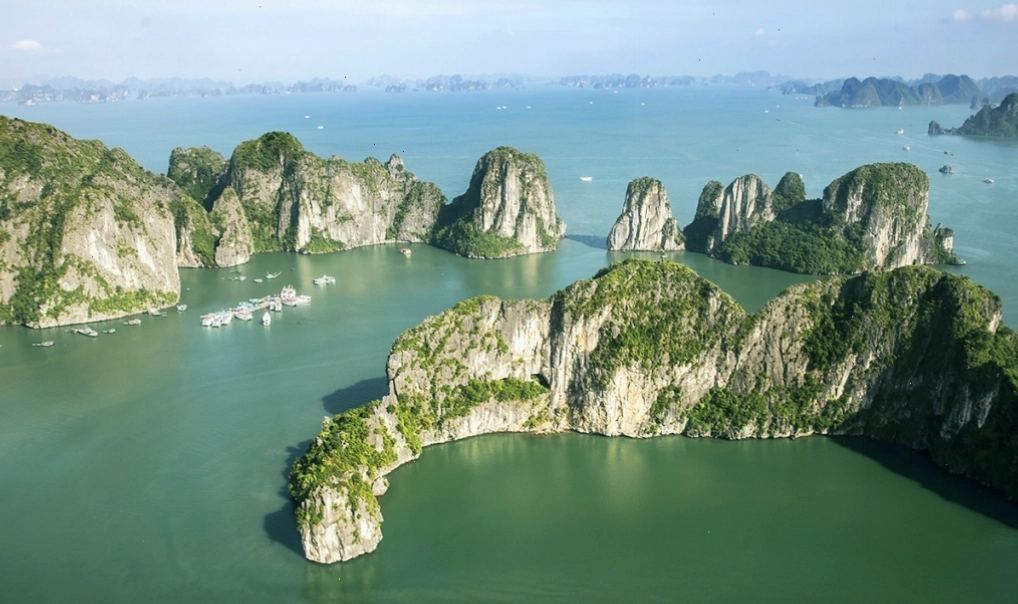 Vịnh Hạ Long, Việt Nam - một trong những kỳ quan thiên nhiên đẹp nhất
