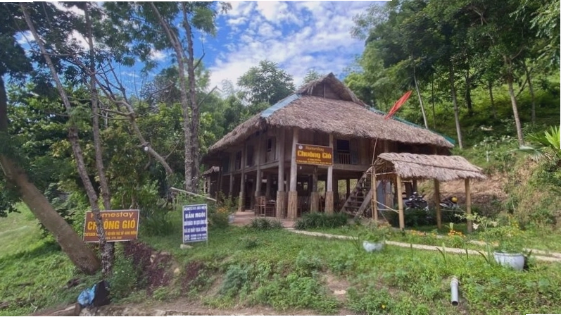 Vịnh Ngòi Hoa, một trong những khu vực phát triển du lịch trọng tâm của Tân Lạc